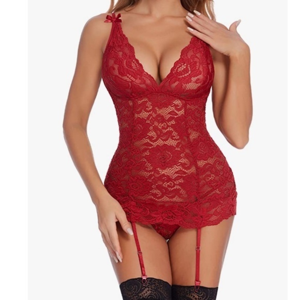 NWT Lace Chemise with Garter Straps 💛